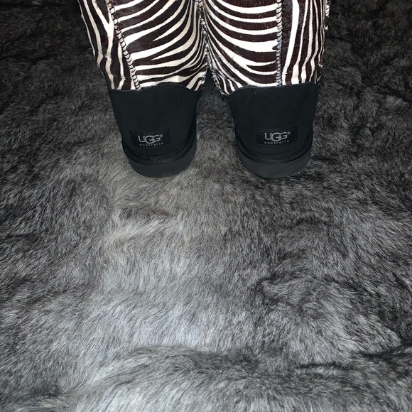 Ugg classic short boots - Picture 3 of 6